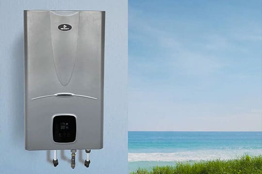 Energy-efficient water heating unit for indoor use
